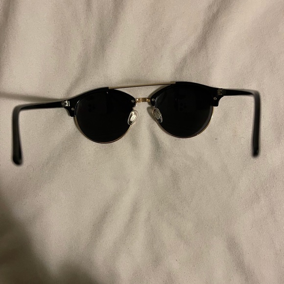 Glasses - Picture 5 of 5